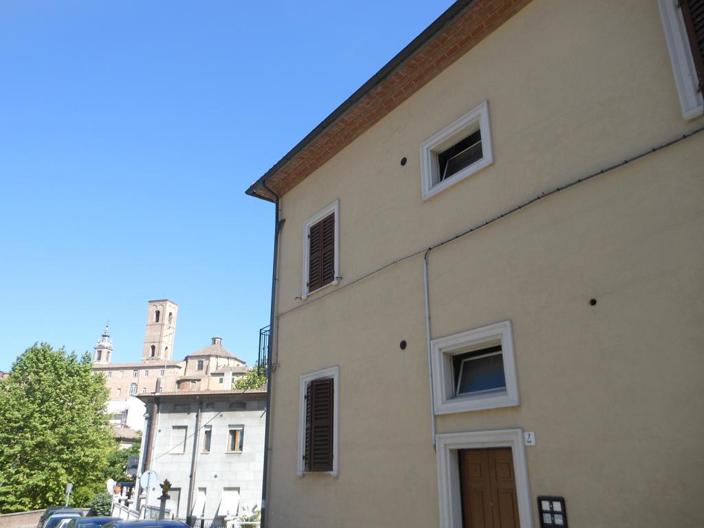 B&B La Luna Dal Borgo Iesi Quarto foto