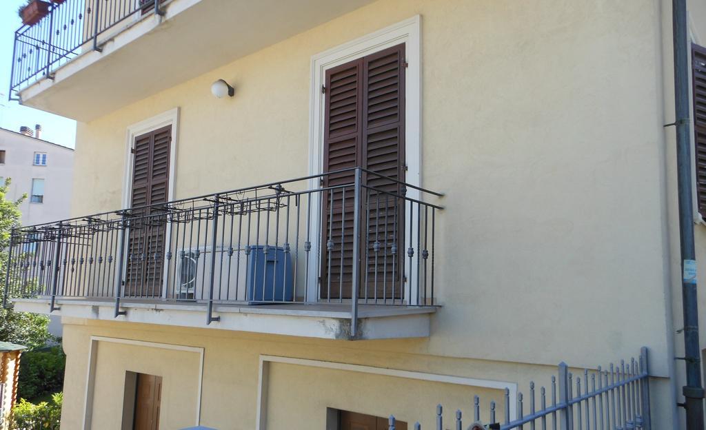B&B La Luna Dal Borgo Iesi Quarto foto