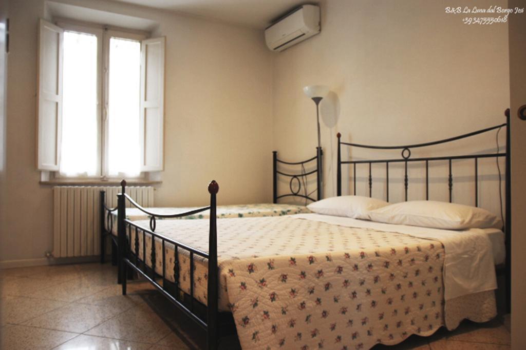B&B La Luna Dal Borgo Iesi Exterior foto